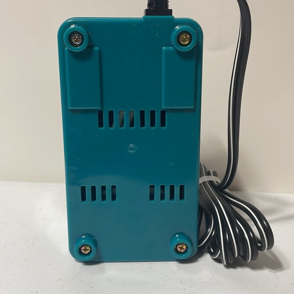 Makita Fast Charger Model DC7012. Connects to car port - Picture 3 of 5